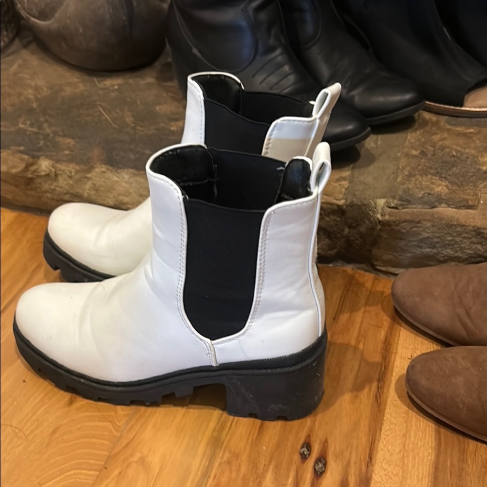 Forever 21 White and Black Ankle Boots